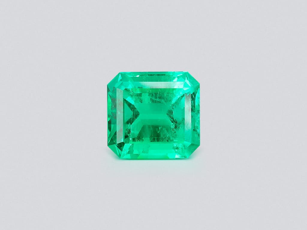 Emerald Intense Green octagon cut 8.38 carats, Colombia ID 11044