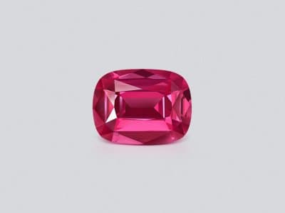 Unheated ruby Vivid pink red oval cut 3.12 carats, Mozambique ID 12053