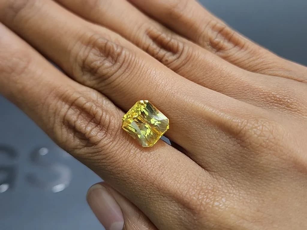 Unheated yellow sapphire radiant cut 8.66 carats, Sri Lanka ID 12147