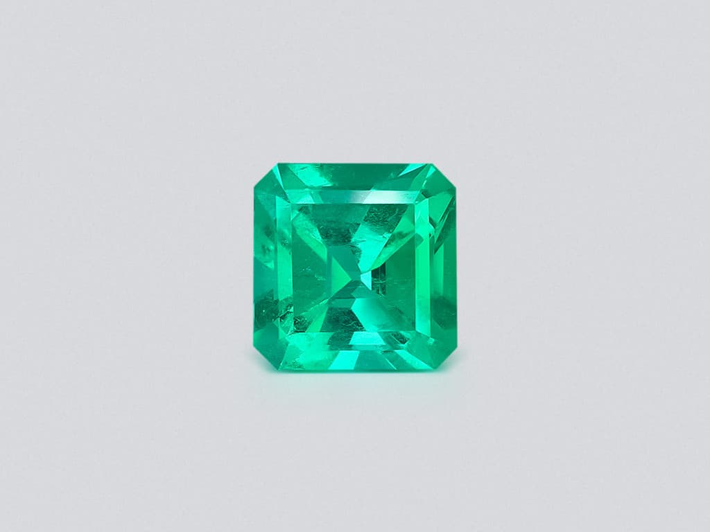 Emerald octagon cut 5.68 carats, Colombia ID 11047