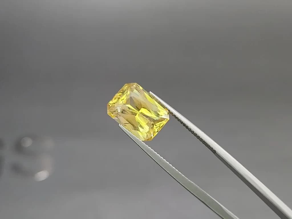 Unheated yellow sapphire radiant cut 8.51 carats, Sri Lanka ID 12149