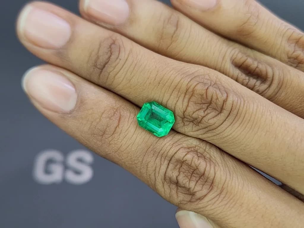 Intense Green emerald in octagon cut 2.49 carats, Colombia ID 10847
