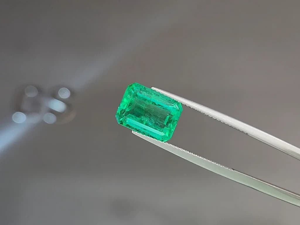 Emerald octagon cut 4.40 carats, Colombia ID 11048