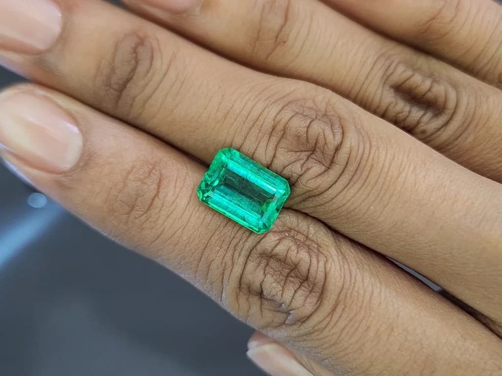 Emerald octagon cut 4.40 carats, Colombia ID 11048
