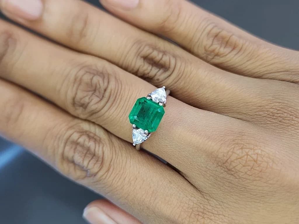 Emerald octagon cut 3.30 carats, Colombia ID 11049