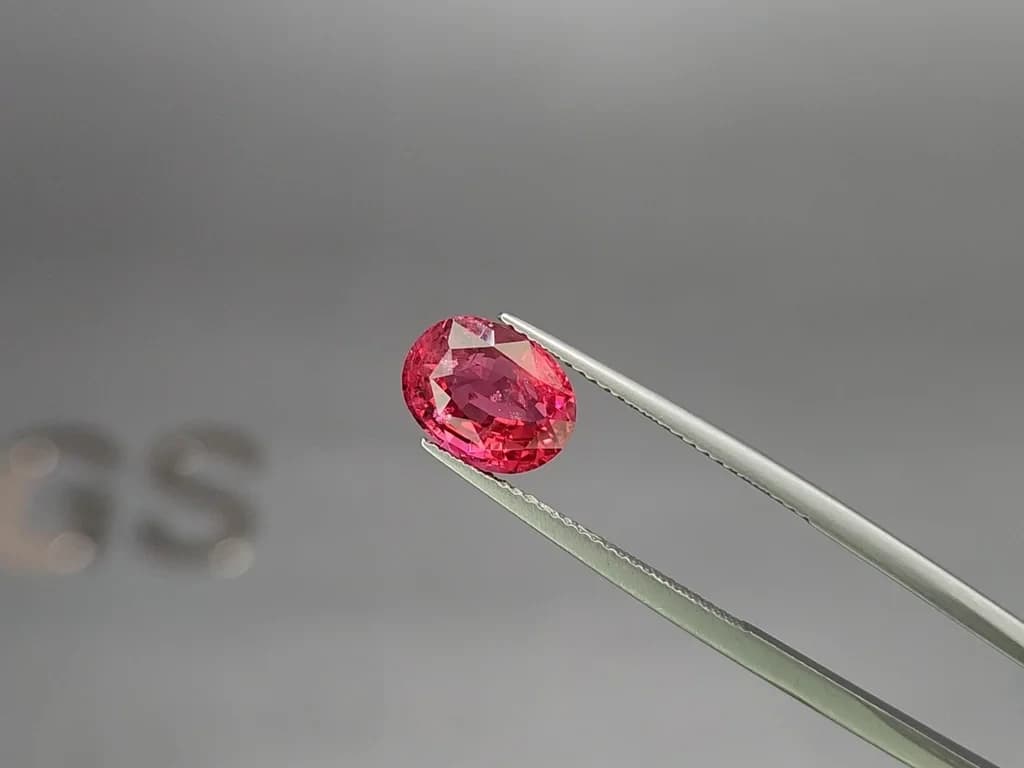 Mahenge spinel Vivid Pink oval cut 3.52 carats, Tanzania ID 11851