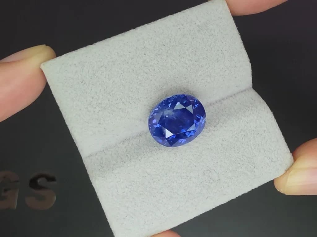 Unheated sapphire Cornflower Blue oval cut 9.20 carats, Madagaskar ID 12052