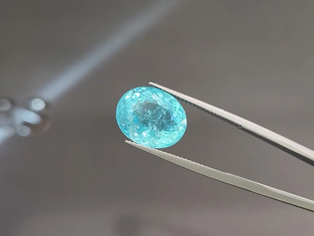 Neon blue Paraiba tourmaline oval cut 8.67 carats, Mozambique ID 11054