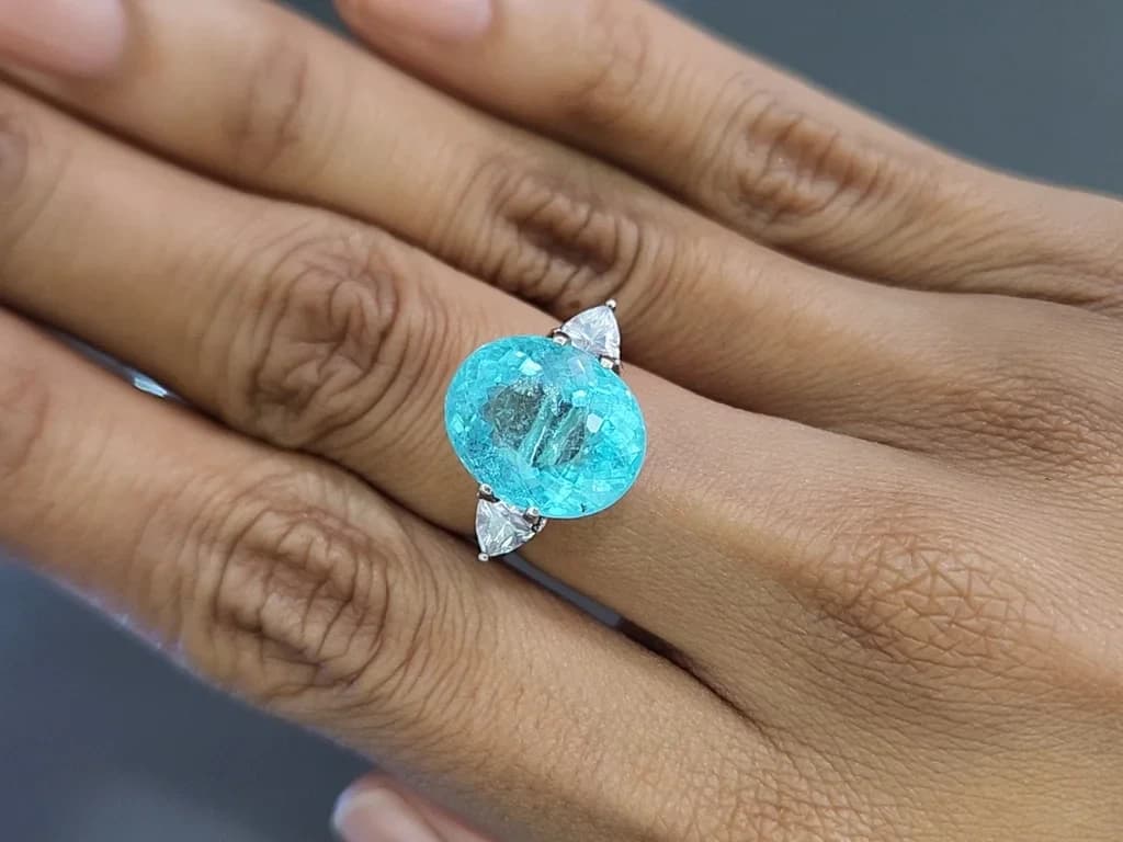 Neon blue Paraiba tourmaline oval cut 8.67 carats, Mozambique ID 11054