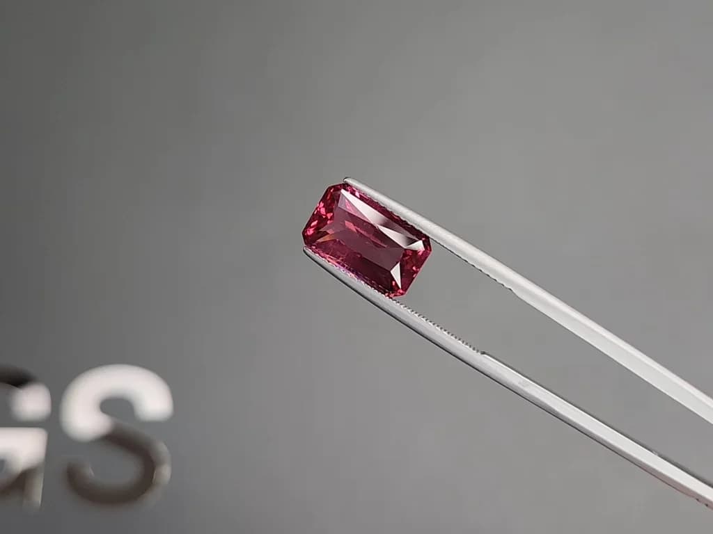 Rare Red-Pink spinel in radiant cut 5.26 carats, Vietnam ID 8906