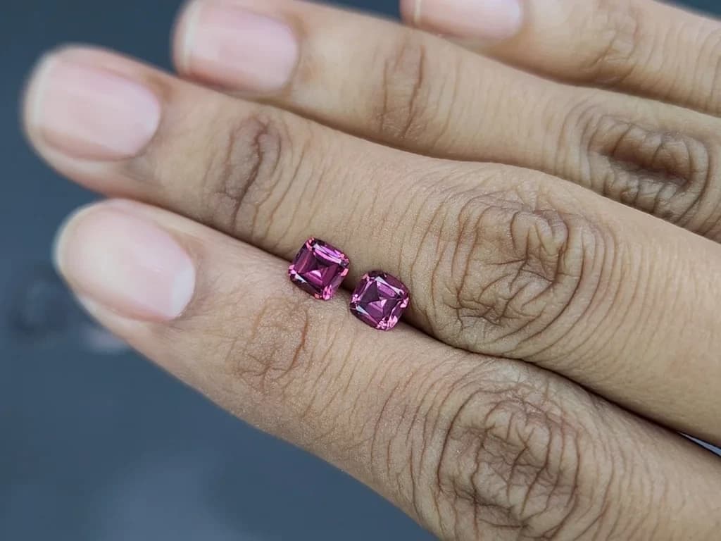 Pair of rhodolite garnets cushion cut 1.33 carats, Madagascar ID 11564