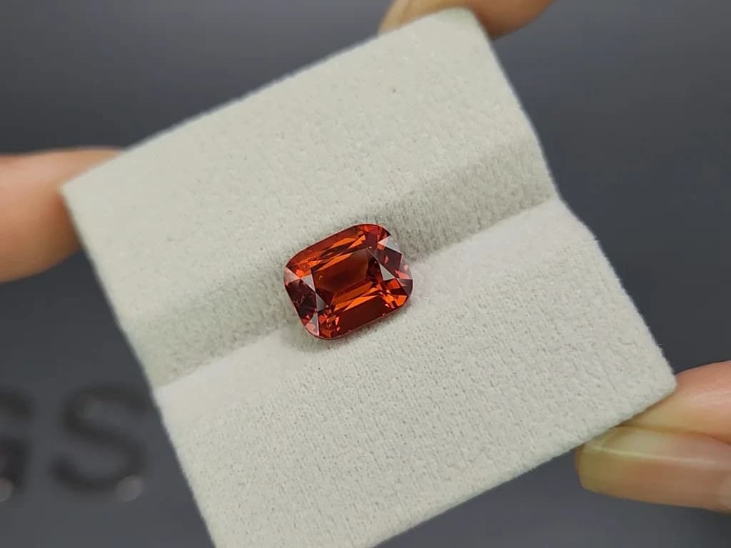 Garnet spessartine cushion cut 5.06 carats, Tanzania ID 11865