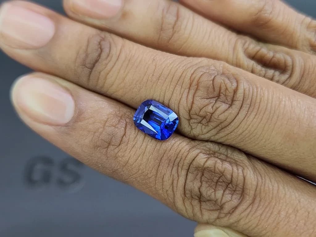 Sapphire Royal Blue cushion cut 2.68 carats, Sri Lanka ID 10965