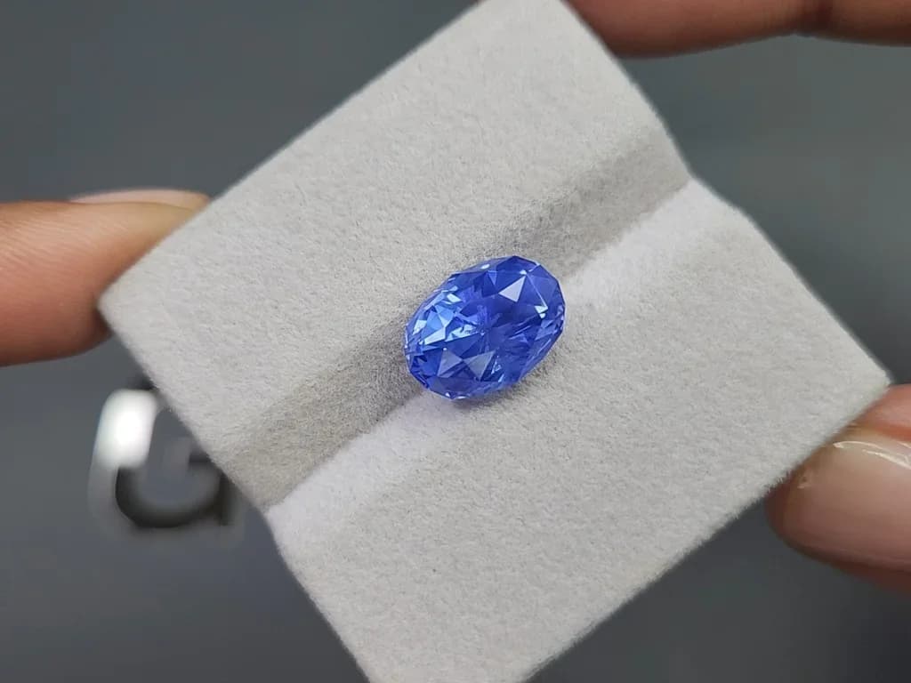 Unheated sapphire Cornflower Blue rutile silk effect oval cut 6.88 carats, Sri Lanka ID 9317