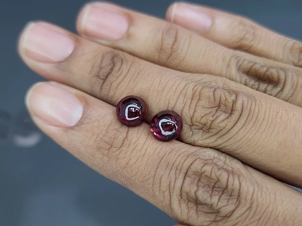 Pair of rhodolite garnets cabochon cut 4.34 carats, Madagascar ID 11568