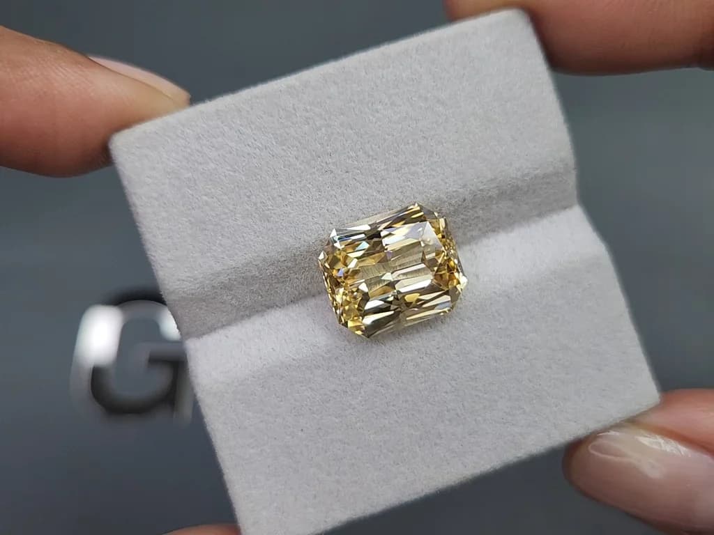 Unheated sapphire Pastel Yellow radiant cut 10.25 carats, Sri Lanka ID 9318