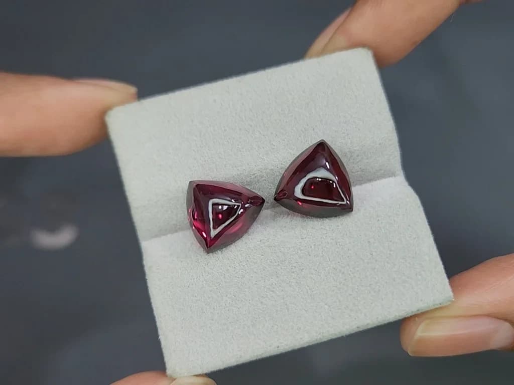 Pair of rhodolite garnets trillion cut 12.70 carats, Madagascar ID 11569