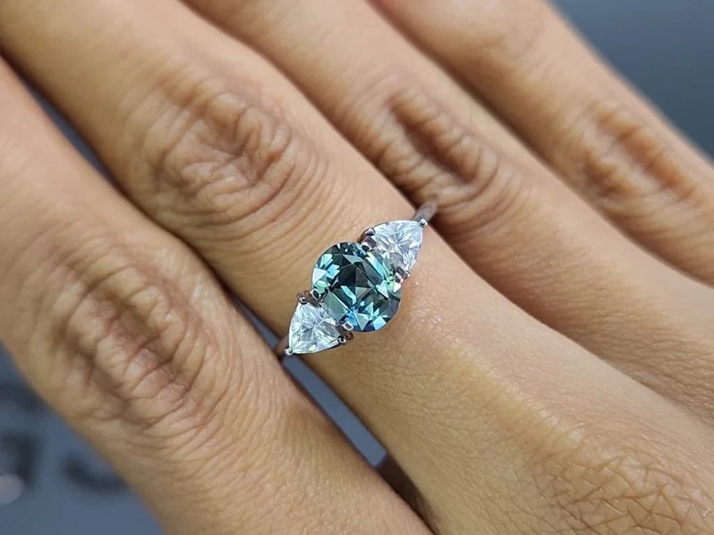 Unheated sapphireTeal oval cut 1.49 carats, Madagascar ID 11870