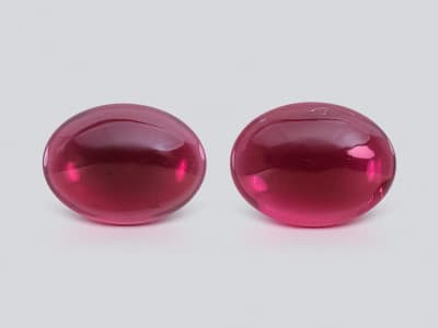 Pair of rhodolite garnets cabochon cut 2.70 carats, Madagascar ID 11570