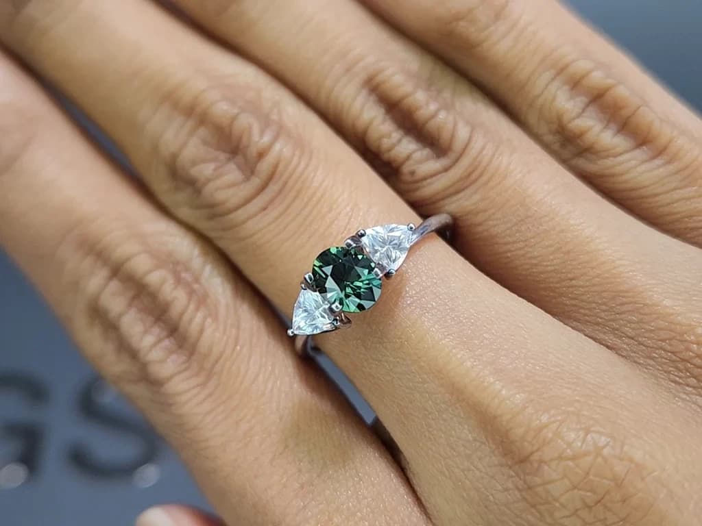 Unheated Teal sapphire oval cut 1.30 carats, Madagascar ID 11872