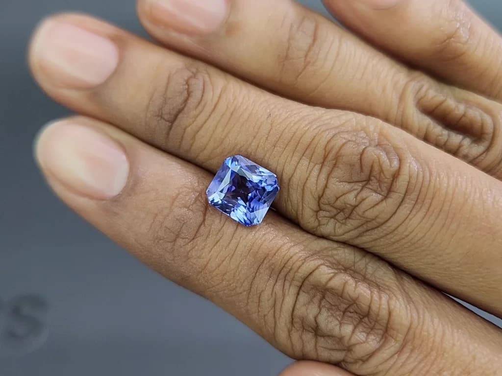 Blue sapphire radiant cut 4.05 carats, Sri Lanka ID 10972