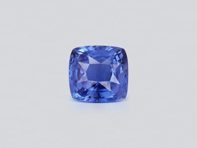 Royal Blue sapphire in oval cut 5.10 carats, Sri Lanka ID 11670
