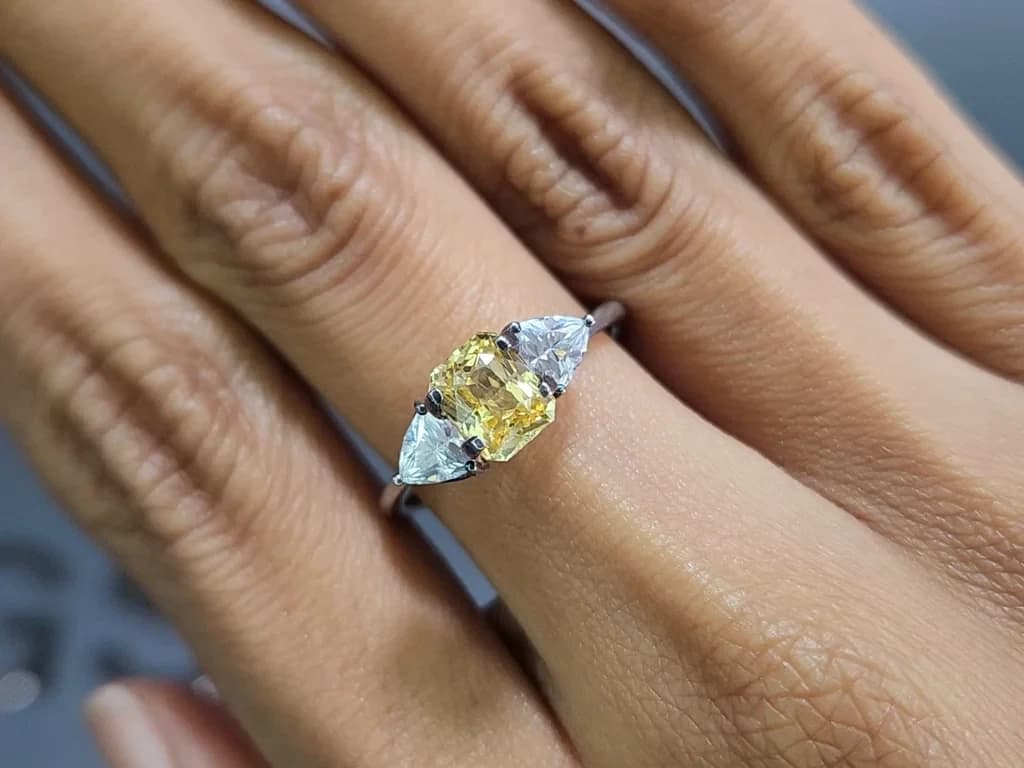 Yellow sapphire radiant cut 1.57 carats, Madagascar ID 11875