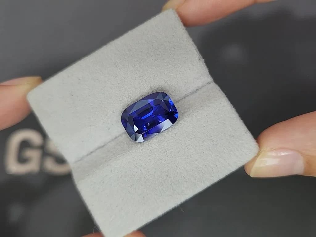 Unheated Royal Blue sapphire in cushion cut 6.61 carats, Sri Lanka ID 11675