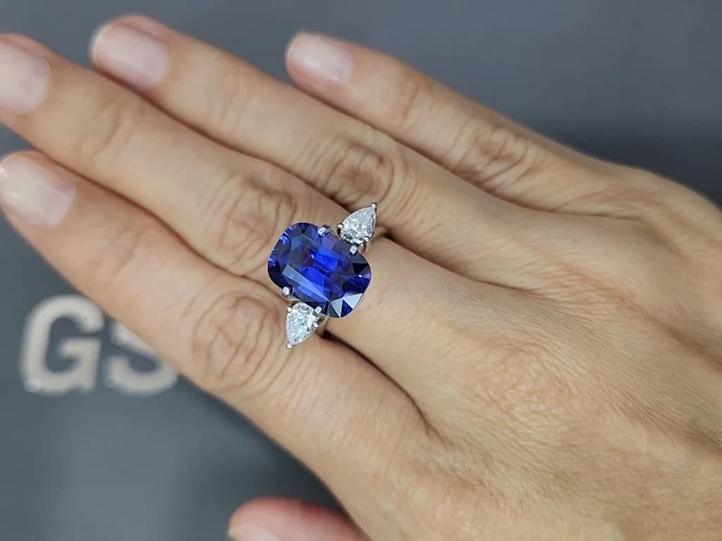 Unheated Royal Blue sapphire in cushion cut 6.61 carats, Sri Lanka ID 11675