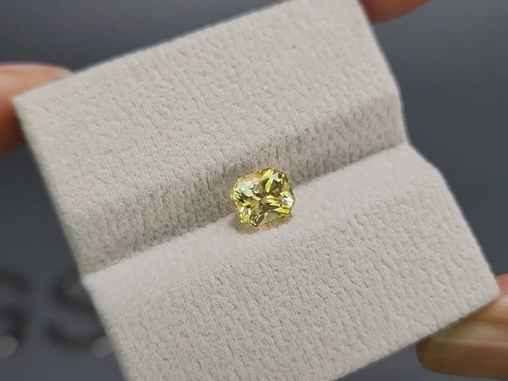 Yellow sapphire radiant cut 1.69 carats, Sri Lanka ID 11876