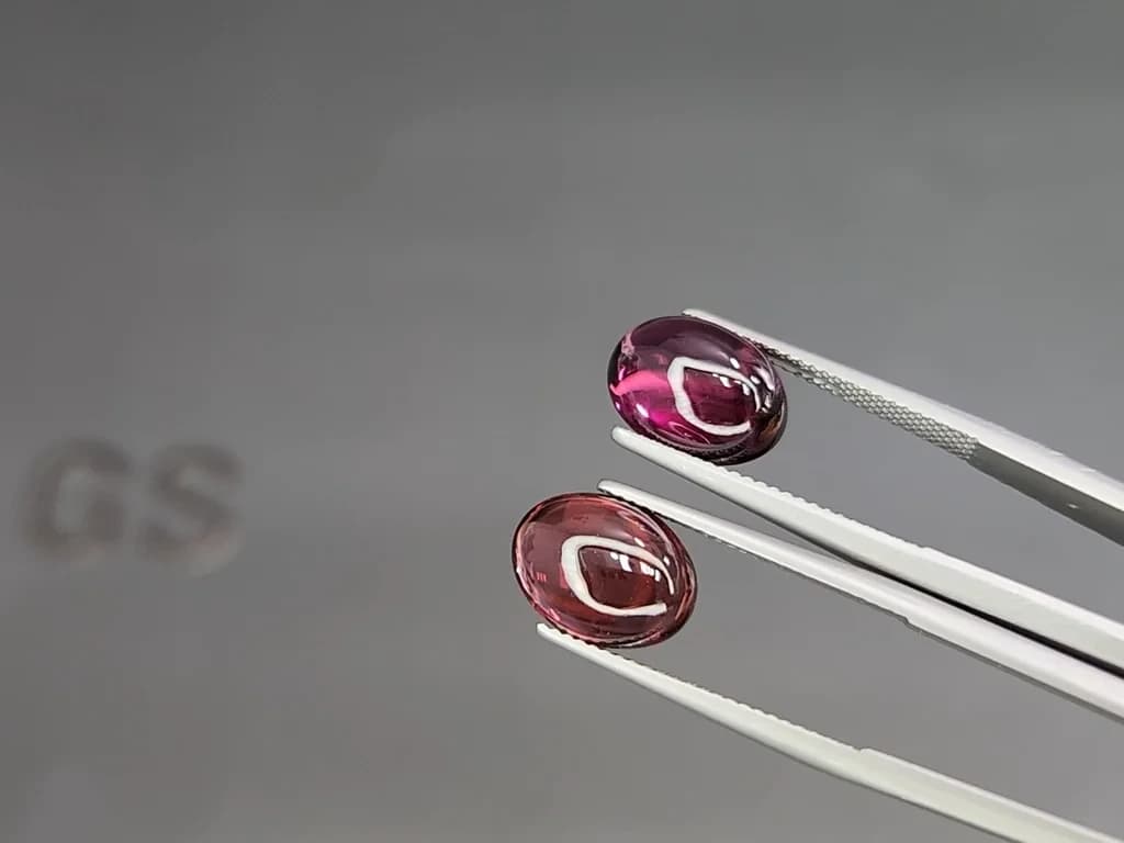 Pair of rhodolite garnets cabochon cut 11.56 carats, Madagascar ID 11576