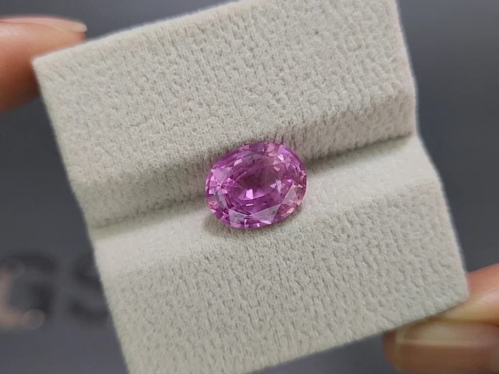 Unheated pink sapphire oval cut 5.52 carats, Sri Lanka ID 11877