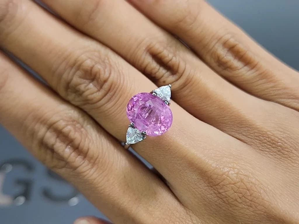 Unheated pink sapphire oval cut 5.52 carats, Sri Lanka ID 11877