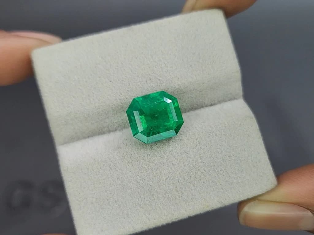 Muzo Green emerald in octagon cut 4.53 carats, Colombia ID 11077
