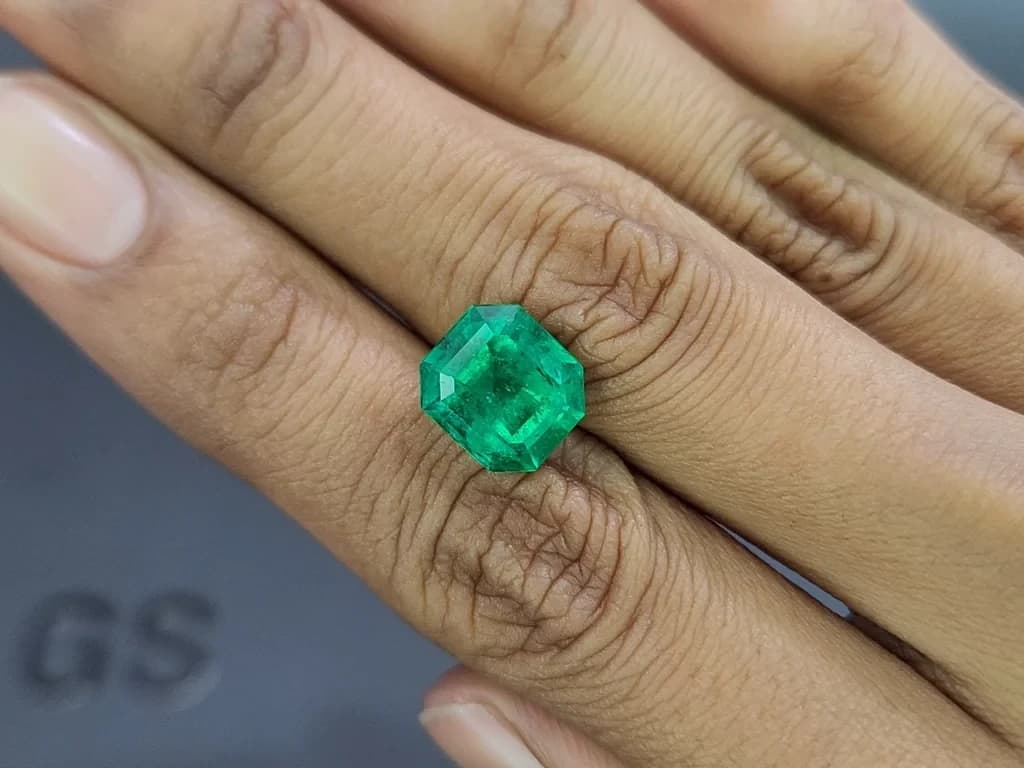 Muzo Green emerald in octagon cut 4.53 carats, Colombia ID 11077
