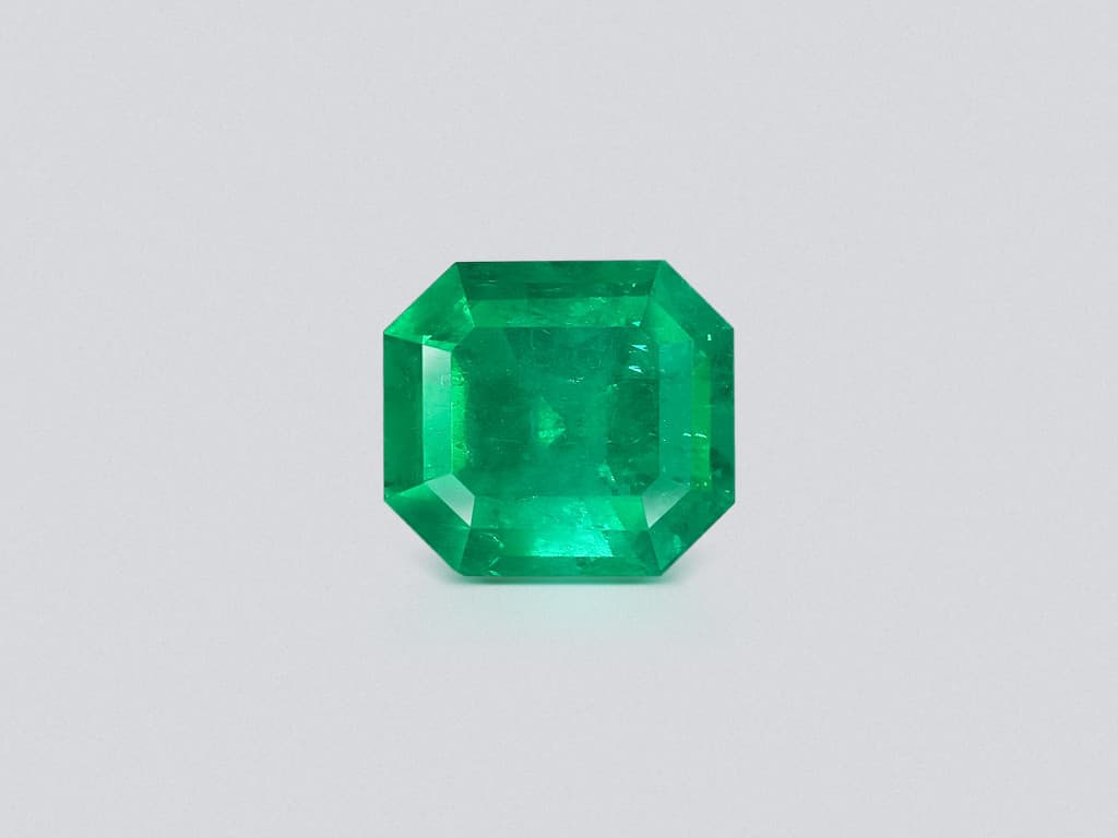 Muzo Green emerald in octagon cut 4.53 carats, Colombia ID 11077