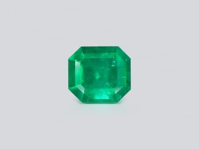Intense green emerald in octagon cut 5.43 carats, Colombia ID 11101