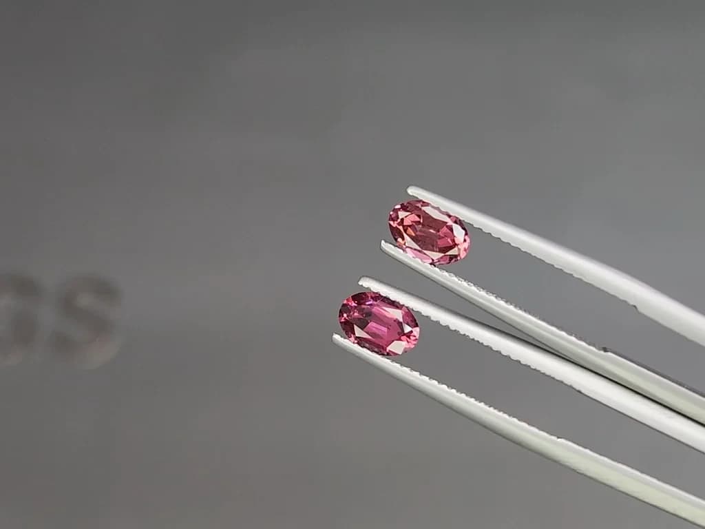 Pair of rhodolite garnets oval cut 1.87 carats, Madagascar ID 11578