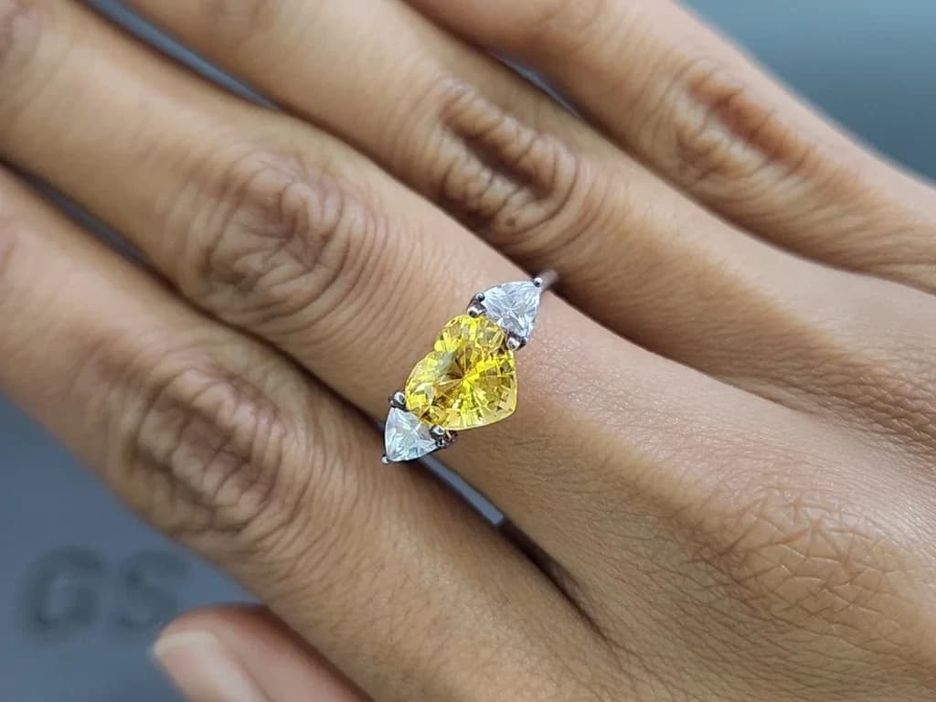 Sapphire Golden Yellow heart shape 2.55 carats, Sri Lanka ID 10977