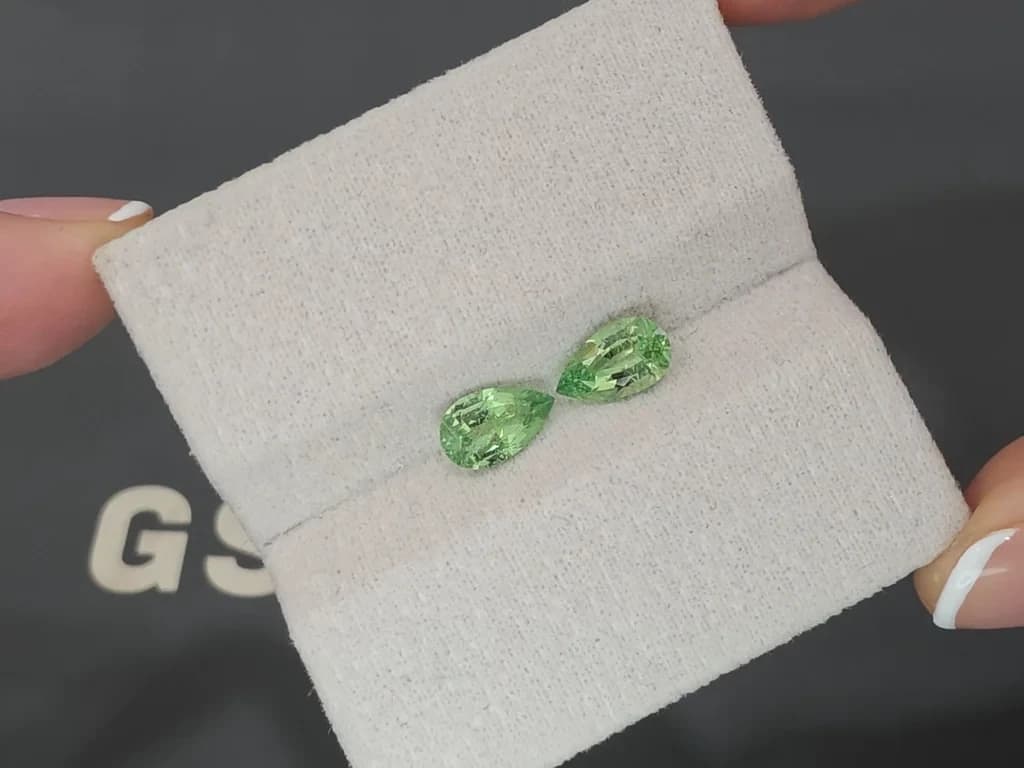 Pair of tsavorites pear cut 1.78 carats, Africa ID 12284