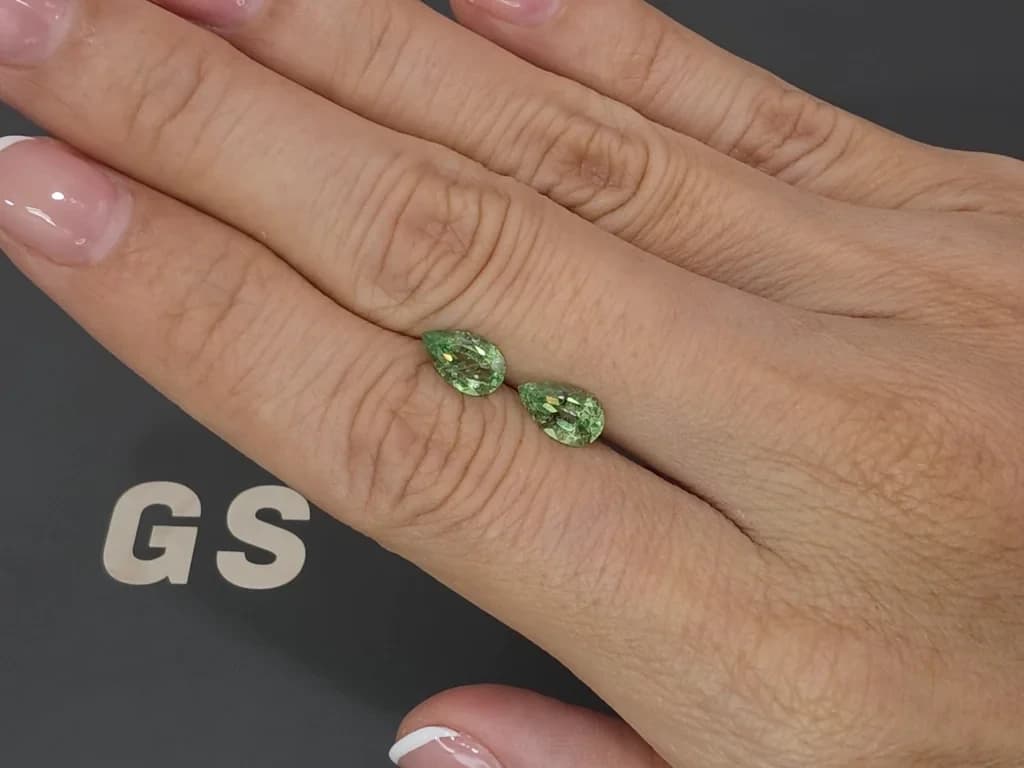 Pair of tsavorites pear cut 1.78 carats, Africa ID 12284