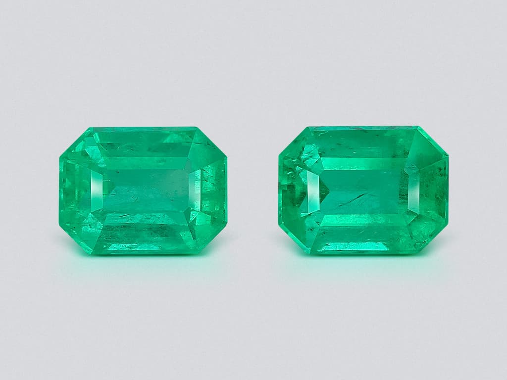 Pair of Intense Green emeralds in octagon cut 3.83 carats, Colombia ID 11083