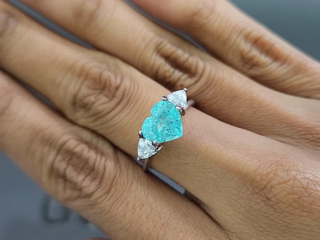 Neon Paraiba tourmaline greenish blue heart shape 2.61 carats, Mozambique ID 10983