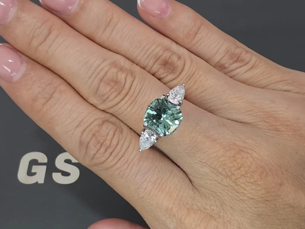 Green tourmaline radiant cut 3.05 carats, Africa ID 12286