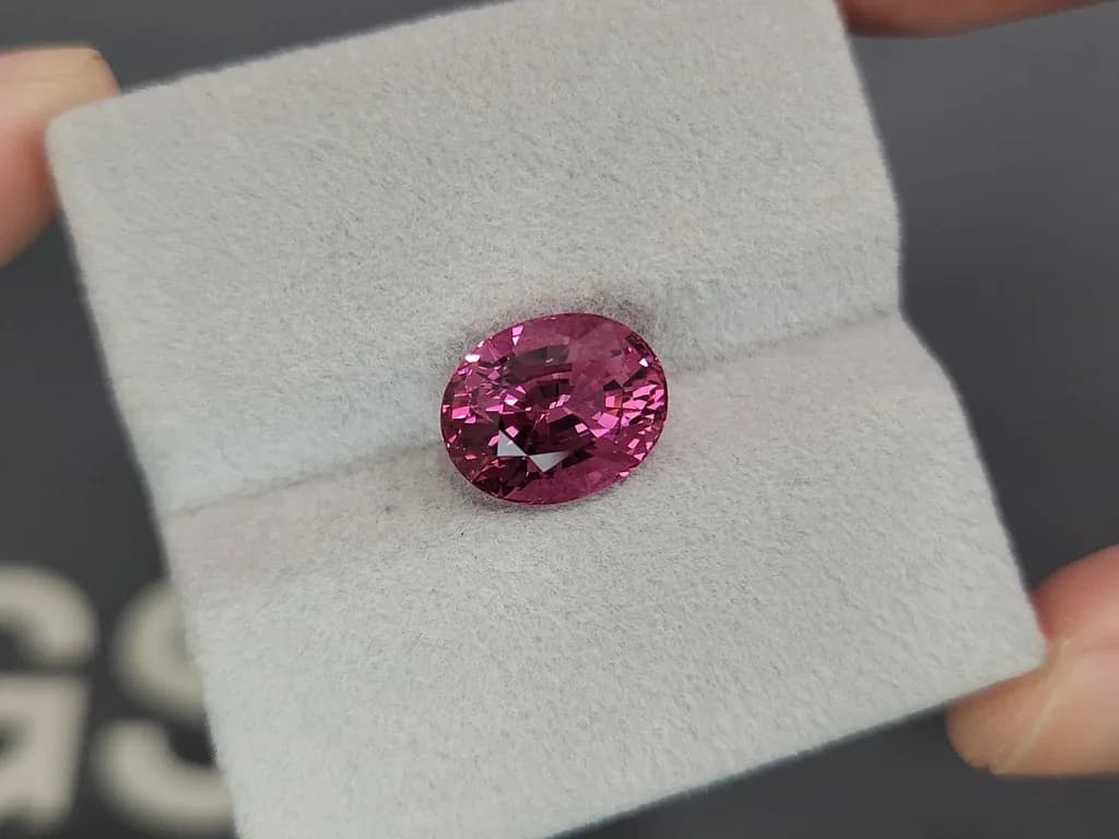 Purple-pink Mahenge spinel in oval cut 5.65 carats, Tanzania ID 8935