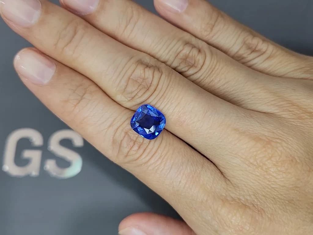 Royal Blue sapphire in cushion cut 4.02 carats, Sri Lanka ID 11687