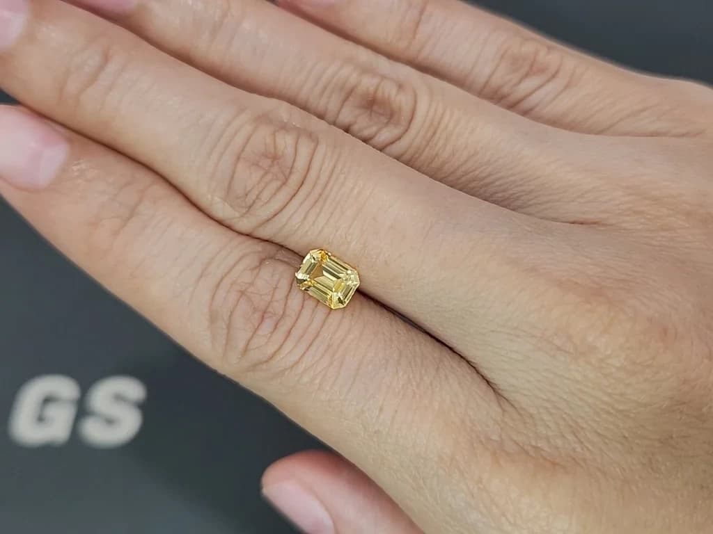 Sapphire Vivid Yellow octagon cut 1.52 carats Sri Lanka ID 12388