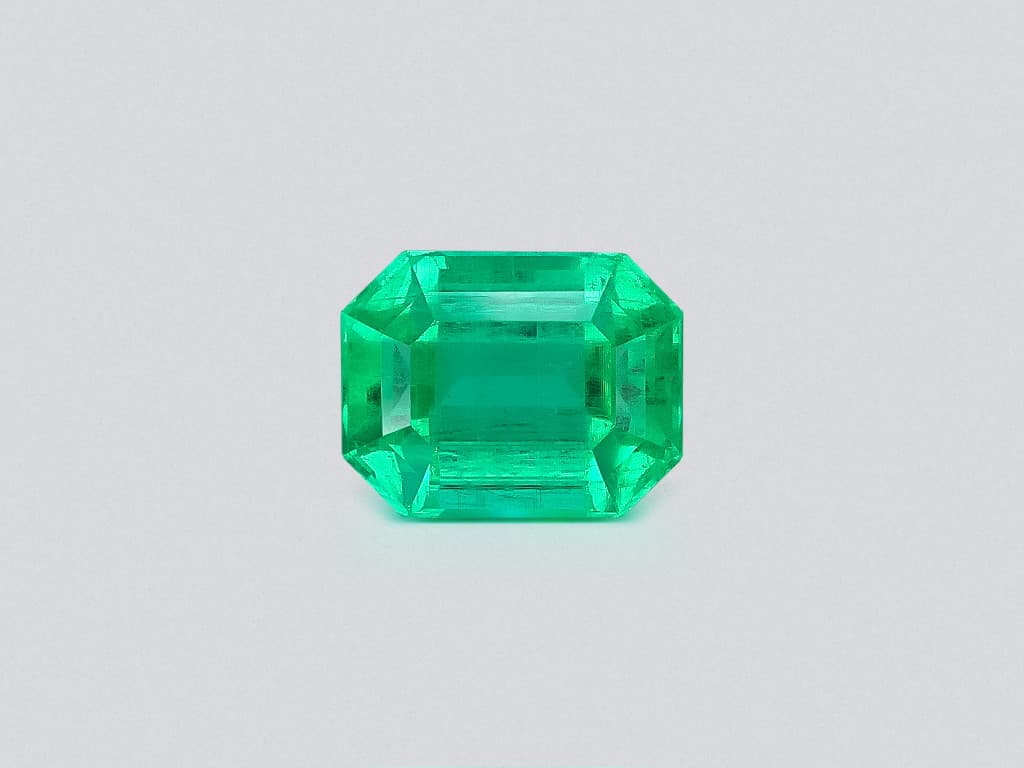 Intense Green emerald in octagon cut 4.32 carats, Colombia ID 11087