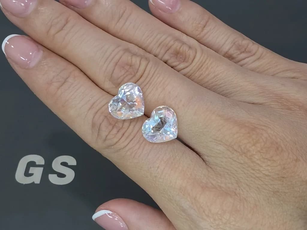 Pair of moonstones heart shape 9.26 carats, Madagascar ID 12289