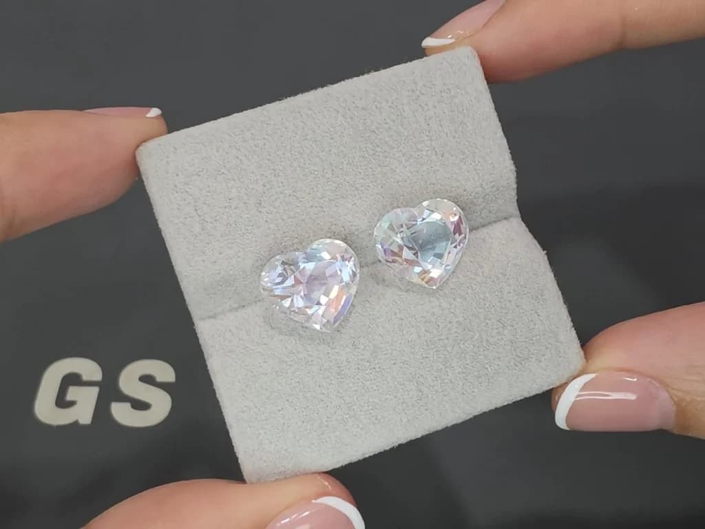 Pair of moonstones heart shape 9.26 carats, Madagascar ID 12289
